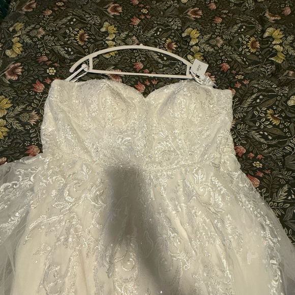 Oleg Cassini Plus size ivory Wedding Dress - only tried on once. Style 8CWG954 - Picture 6 of 16